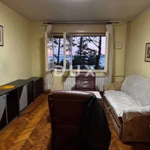 Rijeka, Gornja Vežica – 2SKL stan s pogledom na more i velikim potencijalom za uređenje po vlastitim željama