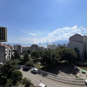 RIJEKA, KRNJEVO - novouređen stan 2S+DB na drugom katu s balkonom i pogledom na more
