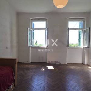 RIJEKA, SUŠAK - 3S+DB STAN, 89m2, ZA ADAPTACIJU!