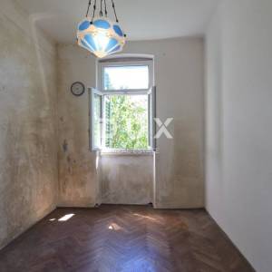 RIJEKA, SUŠAK - 3S+DB STAN, 89m2, ZA ADAPTACIJU!