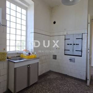 RIJEKA, SUŠAK - 3S+DB STAN, 89m2, ZA ADAPTACIJU!