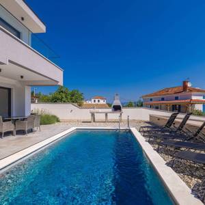 RISIKA, otok Krk - Dvije kuće s bazenima i pogledom na more