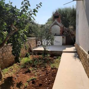 ROGOZNICA, KANICA - Prekrasna kuća s bazenom u blizini mora