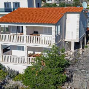 Rogoznica, samostojeća  kuća s apartmanima, prodaja
