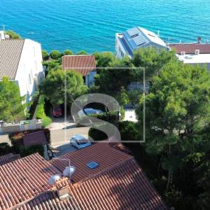 Rovinj, dvojna kuća s dva stana – 50 m od plaže