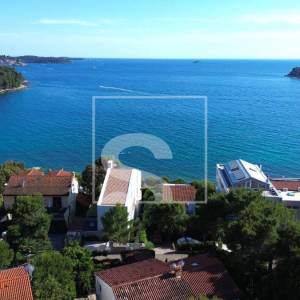 Rovinj, dvojna kuća s dva stana – 50 m od plaže