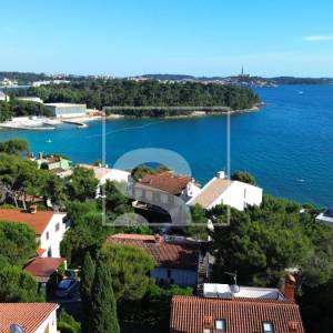 Rovinj, dvojna kuća s dva stana – 50 m od plaže