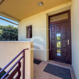Samostojeća kuća, Galižana – maslinik, 1369 m² okućnice, potpuni mir i privatnost, 6 soba + 5 kupatila