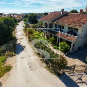 Samostojeća kuća, Galižana – maslinik, 1369 m² okućnice, potpuni mir i privatnost, 6 soba + 5 kupatila