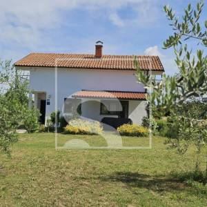 Samostojeća kuća, građevinsko zemljište 4204m2, Loborika