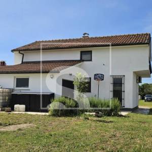 Samostojeća kuća, građevinsko zemljište 4204m2, Loborika