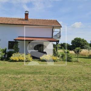 Samostojeća kuća, građevinsko zemljište 4204m2, Loborika