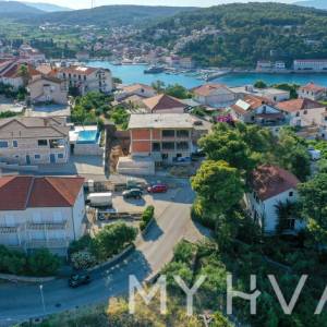 Samostojeća kuća s okućnicom Jelse 