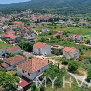 Samostojeća obiteljska kuća u Jelsi