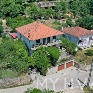 Samostojeća obiteljska kuća u Jelsi