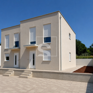 Savudrija - kuća s bazenom, 3 spavaće sobe blizu mora