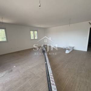 Seget/Dvosoban stan 150m od mora/garazno mjesto