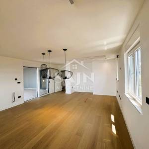Seget/Luksuzni Penthouse 100m od plaže