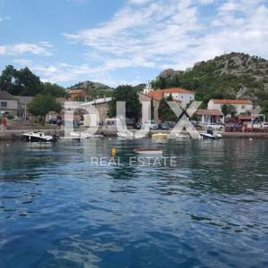 SENJ - Predivna apartmanska kuća prvi red od mora!