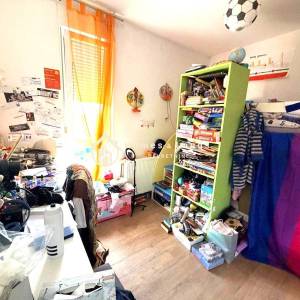Sesvete,3-soban stan ukupne površine 81m2 s prostranom terasom i PM