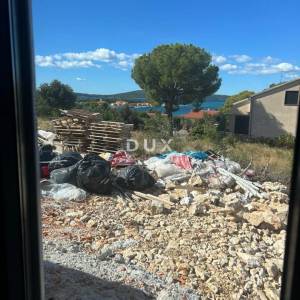 ŠIBENIK, BRODARICA – Stan u novogradnji s vrtom i pogledom na more!