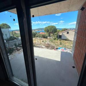 ŠIBENIK, BRODARICA – Stan u blizini plaže, s predivnim pogledom na more