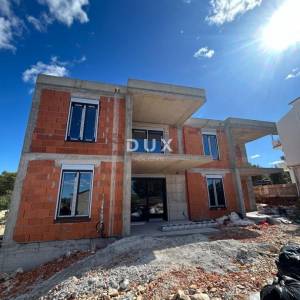 ŠIBENIK, BRODARICA – Stan u blizini plaže, s predivnim pogledom na more