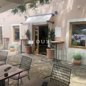 ŠIBENIK, CENTAR, vrhunski uhodani restaurant, prvi red do mora.