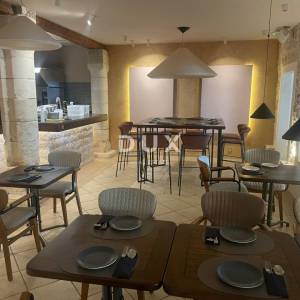 ŠIBENIK, CENTAR, vrhunski uhodani restaurant, prvi red do mora.