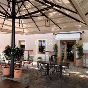 ŠIBENIK, CENTAR, vrhunski uhodani restaurant, prvi red do mora.