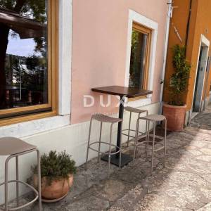 ŠIBENIK, CENTAR, vrhunski uhodani restaurant, prvi red do mora.