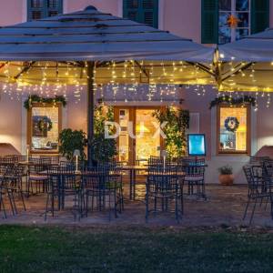 ŠIBENIK, CENTAR, vrhunski uhodani restaurant, prvi red do mora.
