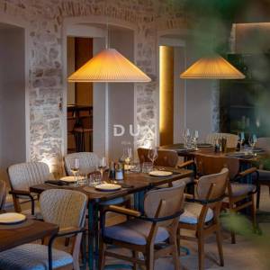ŠIBENIK, CENTAR, vrhunski uhodani restaurant, prvi red do mora.