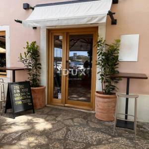 ŠIBENIK, CENTAR, vrhunski uhodani restaurant, prvi red do mora.