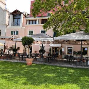 ŠIBENIK, CENTAR, vrhunski uhodani restaurant, prvi red do mora.