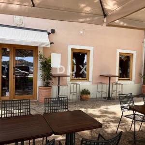 ŠIBENIK, CENTAR, vrhunski uhodani restaurant, prvi red do mora.