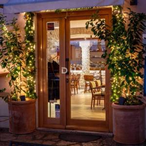 ŠIBENIK, CENTAR, vrhunski uhodani restaurant, prvi red do mora.