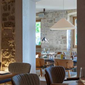 ŠIBENIK, CENTAR, vrhunski uhodani restaurant, prvi red do mora.