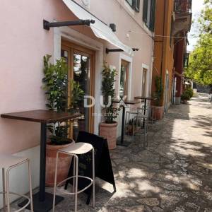 ŠIBENIK, CENTAR, vrhunski uhodani restaurant, prvi red do mora.