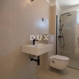 ŠIBENIK, GREBAŠTICA - Četverosoban penthouse 100m od plaže