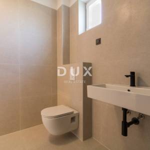 ŠIBENIK, GREBAŠTICA - Četverosoban penthouse 100m od plaže