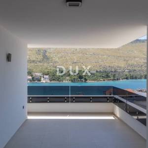 ŠIBENIK, GREBAŠTICA - Četverosoban penthouse 100m od plaže