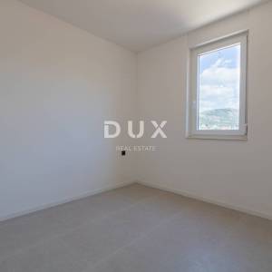 ŠIBENIK, GREBAŠTICA - Četverosoban penthouse 100m od plaže