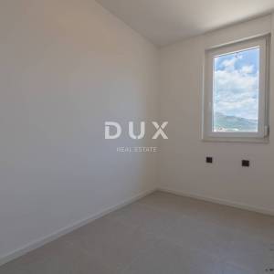 ŠIBENIK, GREBAŠTICA - Četverosoban penthouse 100m od plaže