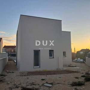 ŠIBENIK, PIROVAC - Moderan Duplex s bazenom u novogradnji