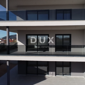 ŠIBENIK, TRIBUNJ – Stan s pogledom na more u novogradnji! PRILIKA!