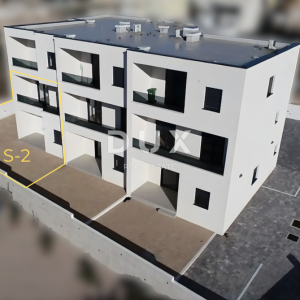 ŠIBENIK, VODICE – Dvoetažni stan s dvorištem na mirnoj lokaciji