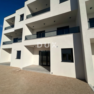 ŠIBENIK, VODICE - Dvoetažni stan u novogradnji na mirnoj lokaciji