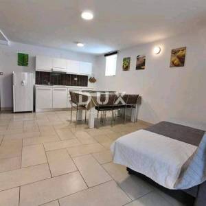 ŠIBENIK, VODICE – renovirana kuća 200 m od mora