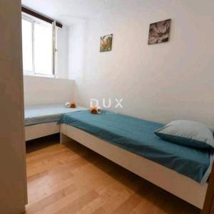 ŠIBENIK, VODICE – renovirana kuća 200 m od mora